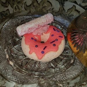 Wild berry doughnut bath bombs